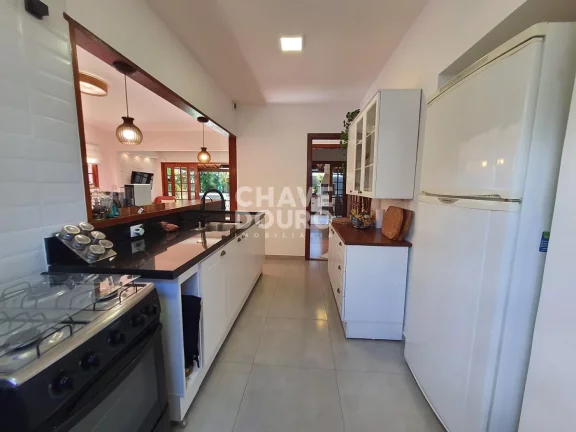 Imagem Casa linear reformada de 3 quartos (sendo 2 suítes) e área gourmet para venda em Teresópolis.