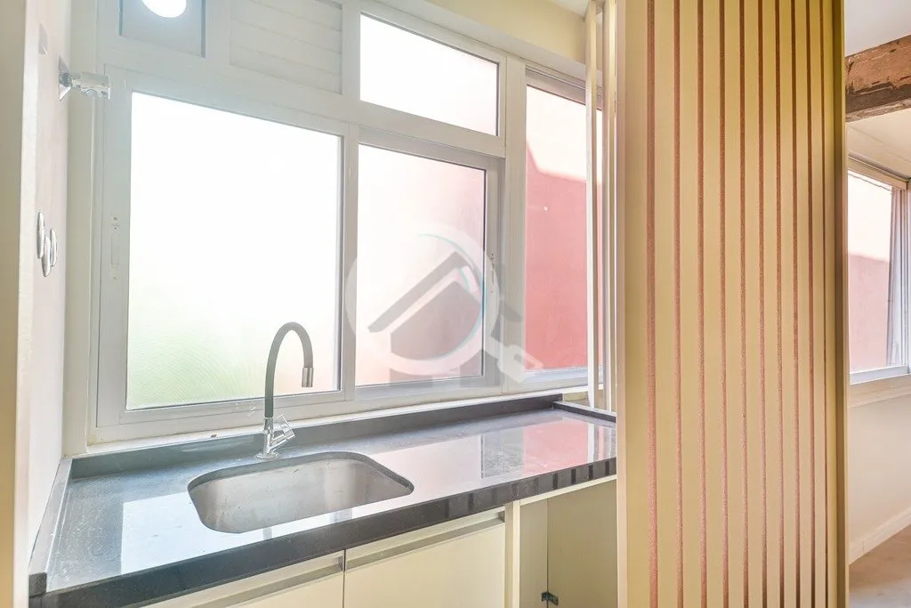 Imagem Apartamento finamente reformado em alto padrão com 2 dormitórios e 1 vaga de garagem no Bom Fim. L...