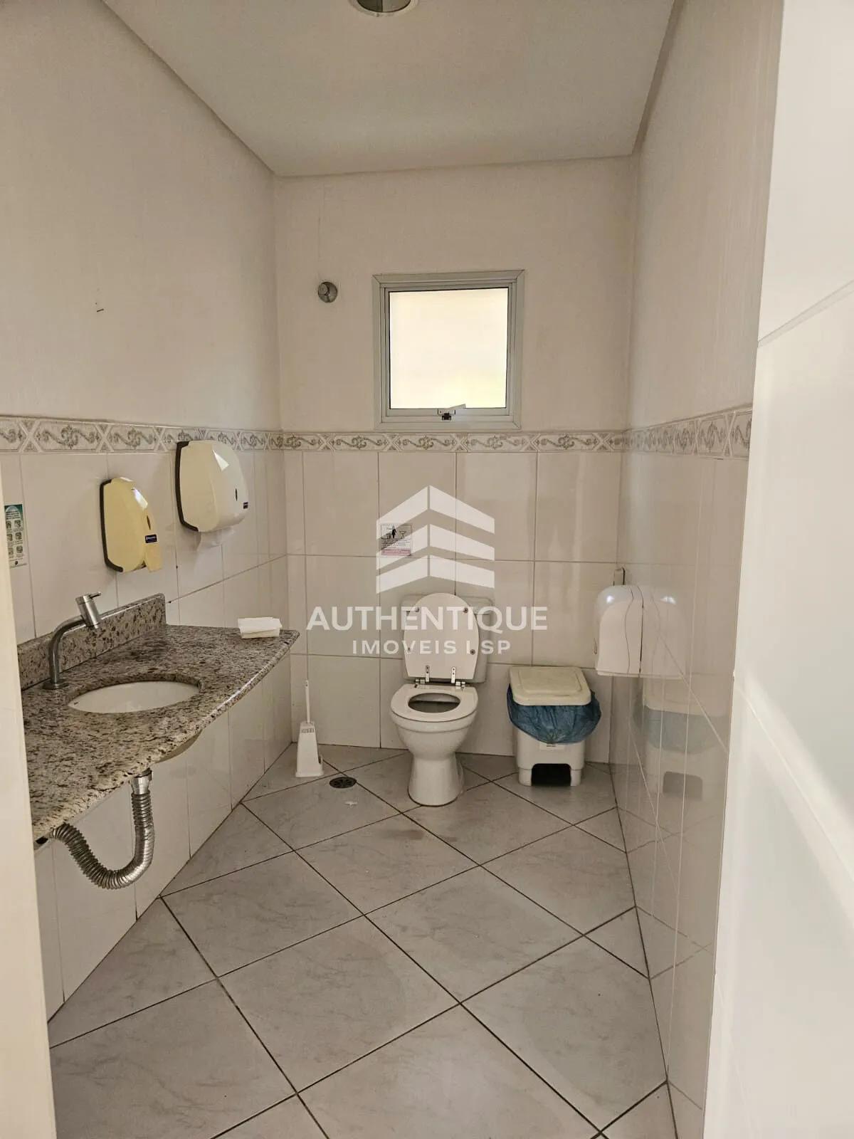 Imagem Casa Comercial I Excelente oportunidade para montar clínica, laboratório, pet, estética ou investir