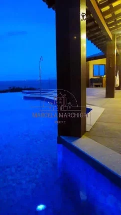 Imagem Casa alto padrão a venda em morro do moreno Praia da Costa ES.