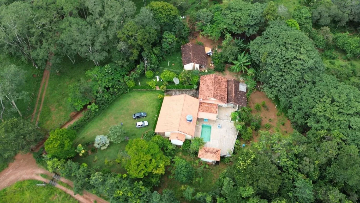 Imagem Terreno à Venda em Carmo da Mata / Cláudio: 27 Hectares com Estrutura Completa de Lazer
