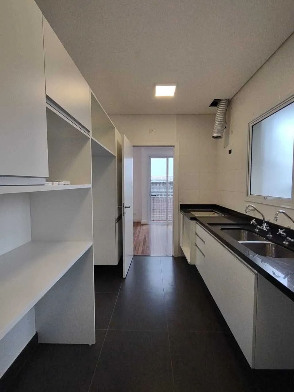 Imagem Casa Duplex 324,87M², 4Q, 4 Suítes, 7 Banheiros, 3 Vagas, Academia, Segurança 24h, Jardim, Portaria, Praça.