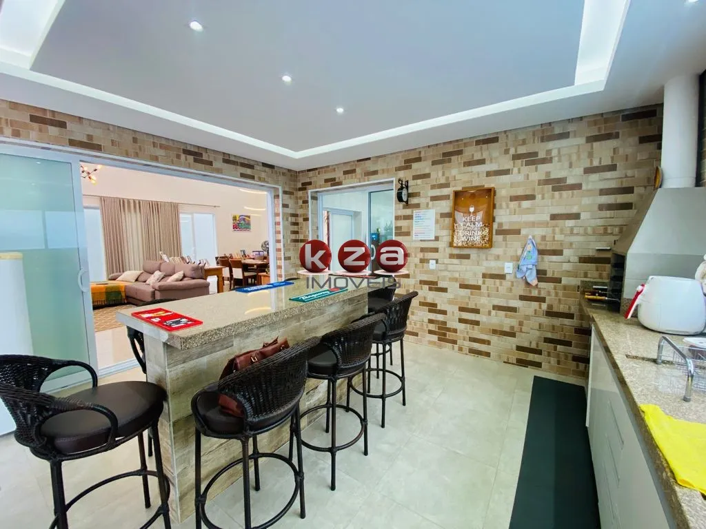 Imagem Luxuosa casa em condomínio à venda em Valinhos-SP, no Condomínio Canto Del Bosco: 3 quartos, 3 suítes, 3 salas, 4 vagas de garagem, 367m².