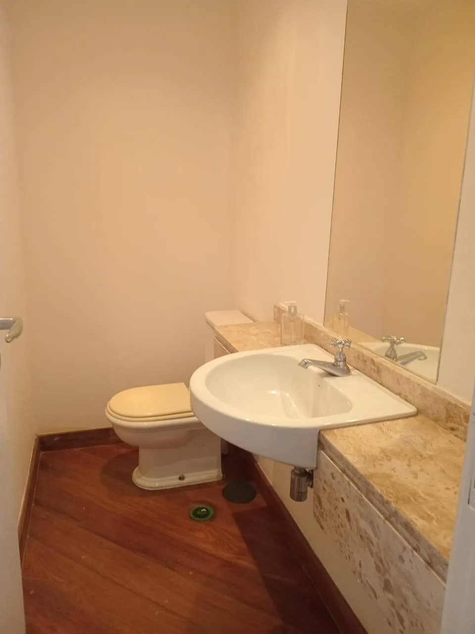 Imagem Excelente Apartamento de 3 Dormitórios em Frente à Pista de Caminhada de Alphaville