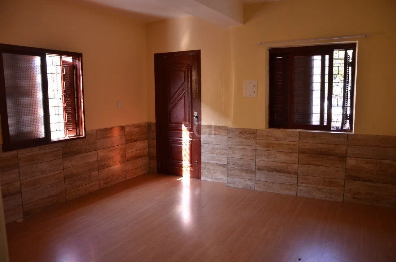 Imagem Casa Com 5 dormitórios no Bairro Partenon