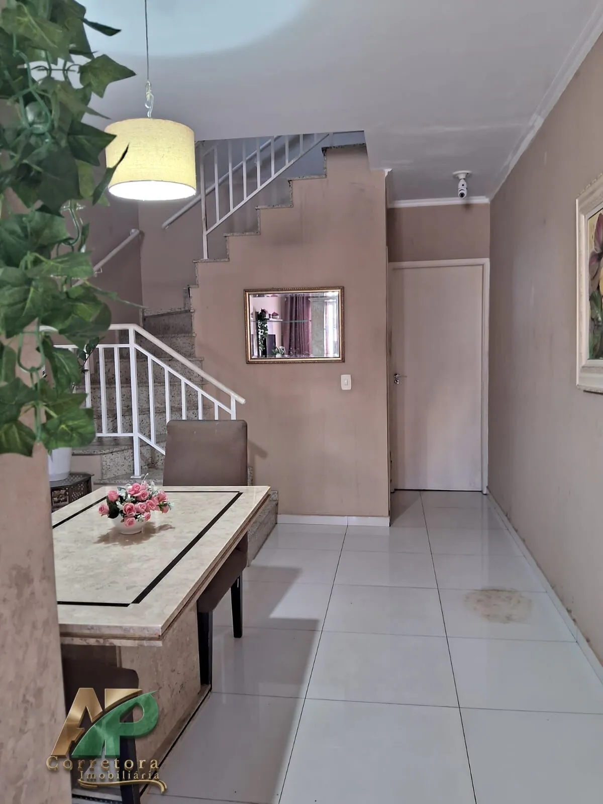 Imagem Sobrado à Venda em Taboão da Serra | 2 Dormitórios (1 Suíte) R$ 800 mil
