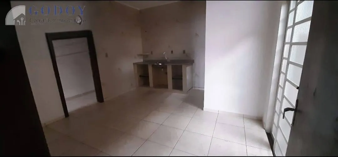 Imagem Casa térrea com suíte, escritório e varanda próxima ao Hospital Unimed