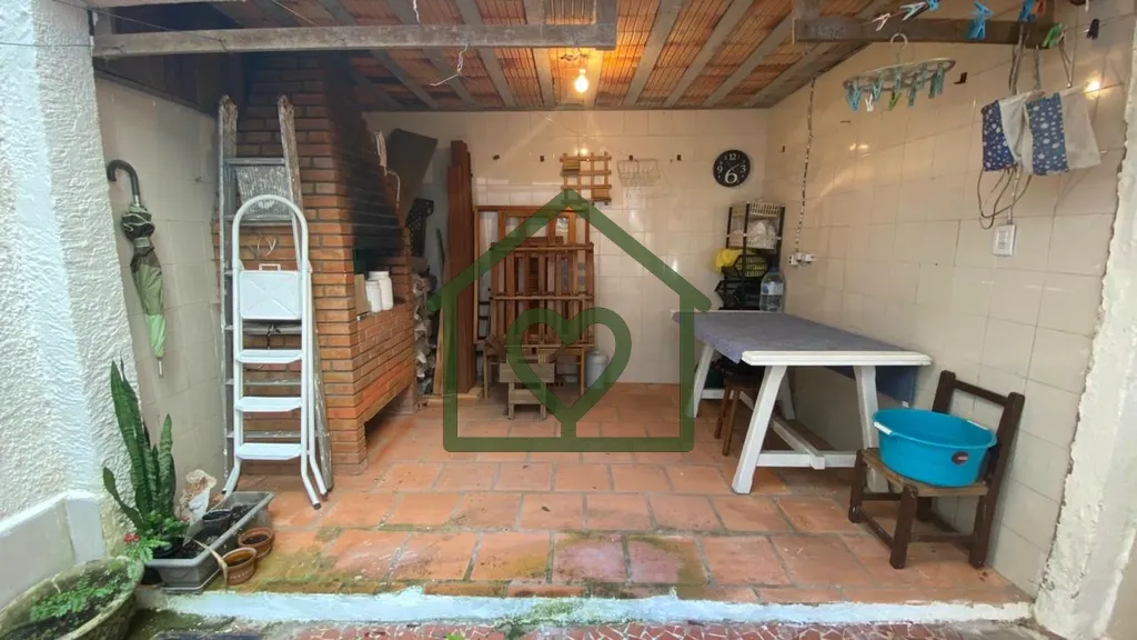 Imagem Casa com 4 dormitórios e 110 m2 na Rua Duque de Caxias, no bairro Centro Histórico em Porto Alegre...