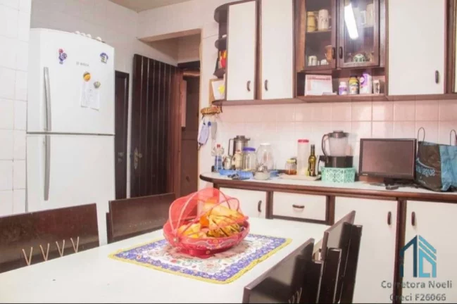 Imagem Sobrado 04 suítes, 04 vagas, em ótima localização no Bom Retiro Curitiba PR