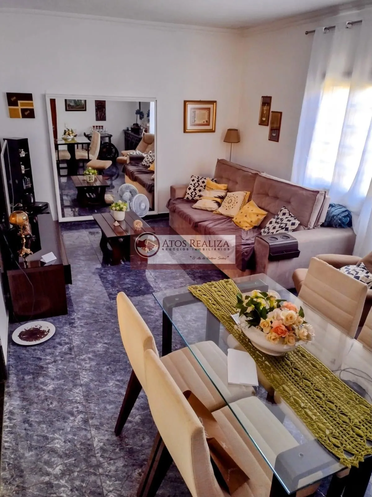 Imagem Vendo Oportunidade no Jardim domilita região do pedreira São Paulo. Vendo linda e espaçosa casa térrea na região da pedreira, são 3 Dormitórios, sendo 1 Suíte, Sala de estar e sala de jantar, Cózinha com planejados, 3 banheiros, 2 vagas de garagem, 250m² 