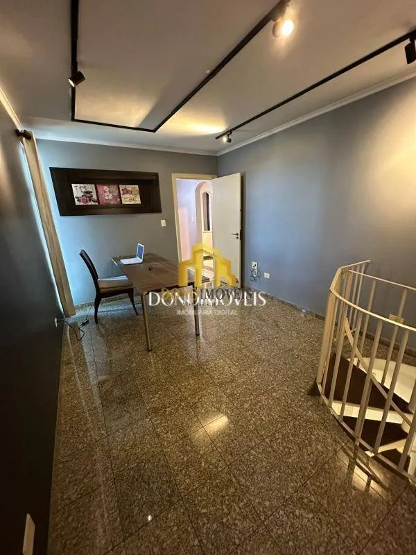 Imagem Casa de alto padrão composta por duas casas independentes