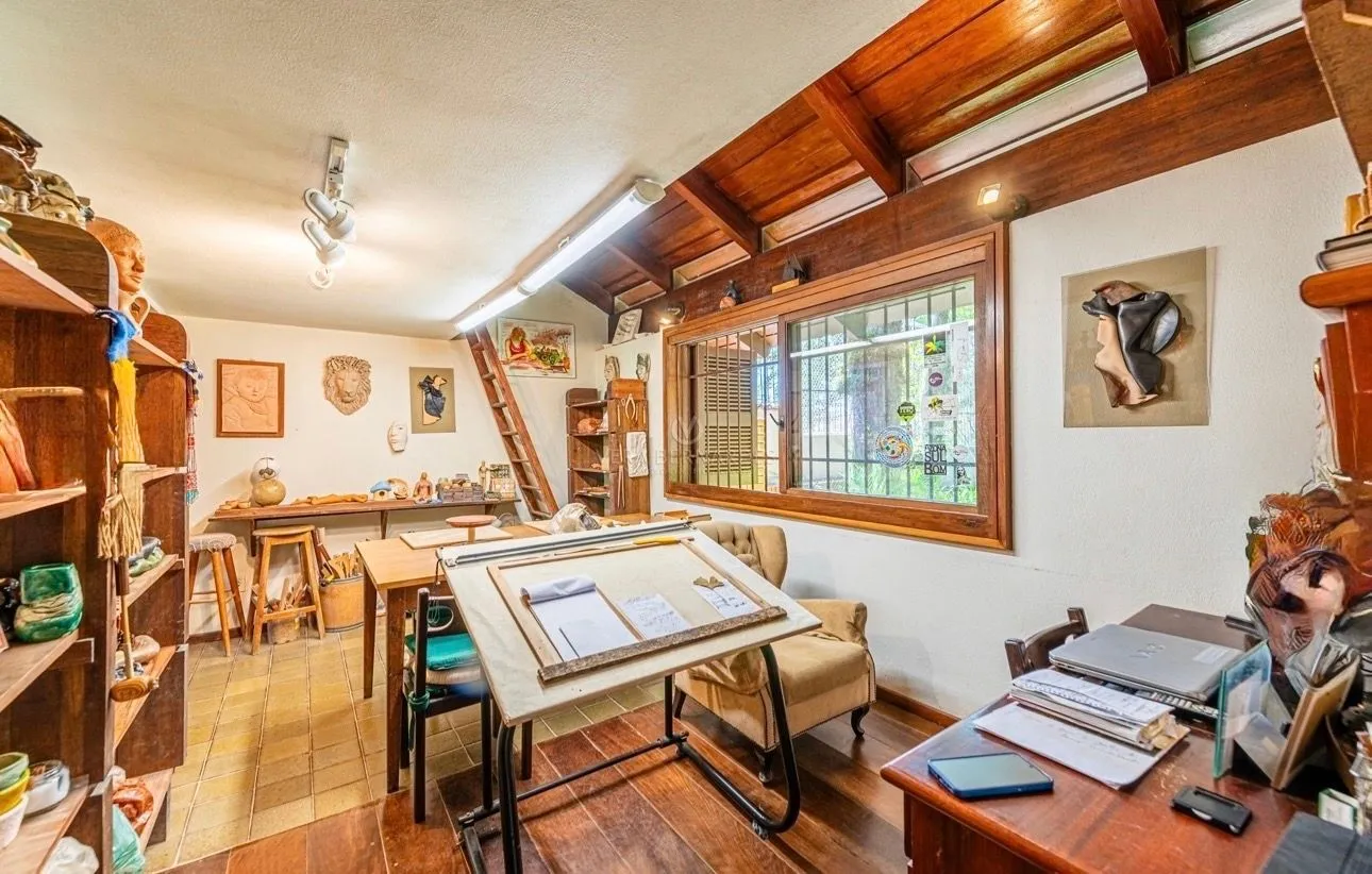 Imagem Casa com amplo terreno e grande área verde à venda no Jardim Isabel