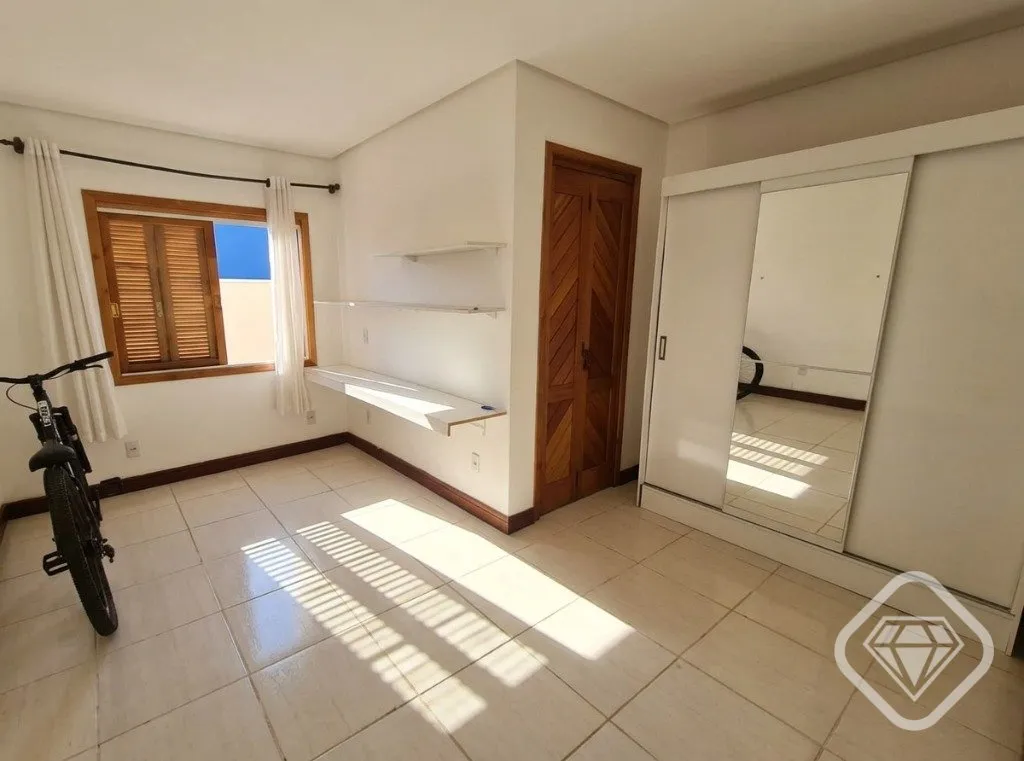Imagem Uma casa que ganha ainda mais valor pelo espaço que oferece.

Casa de esquina no Jardins do Prado, ...