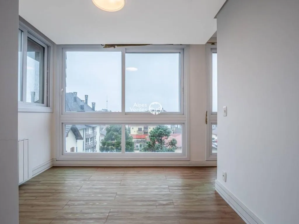 Imagem VENDE-SE APARTAMENTO COM 4 SUITES PROXIMO A RUA COBERTA DE GRAMADO