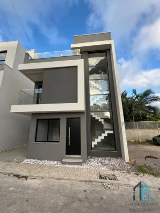 Imagem Sobrado com Ático e terraço, 03 quartos c/suíte em Condomínio no Uberaba em Curitiba PR
