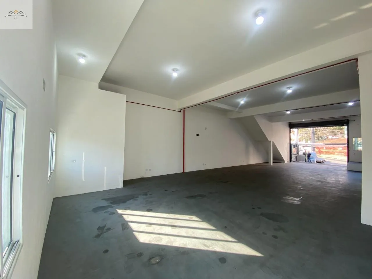 Imagem Salão comercial para locação em Osasco na Av. Santo Antônio 220m² pé direito 5,80m