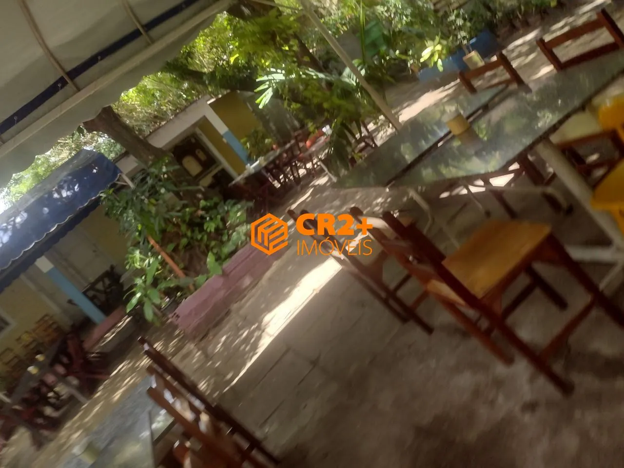 Imagem Restaurante repasse em casa amarela equipado e decorado