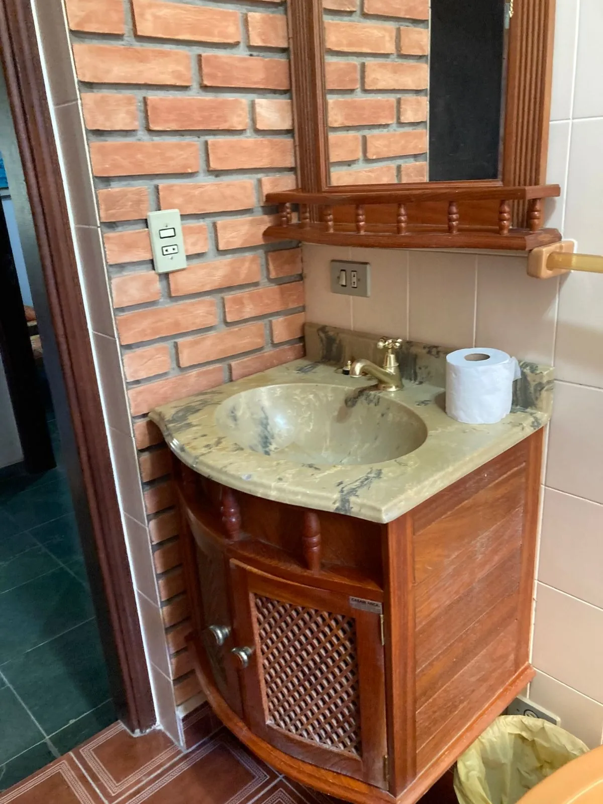 Imagem Linda Chácara de 3000m² com Casa Sobrado, Piscina, e Pomar ? Porteira Fechada em Aracoiaba da Serra