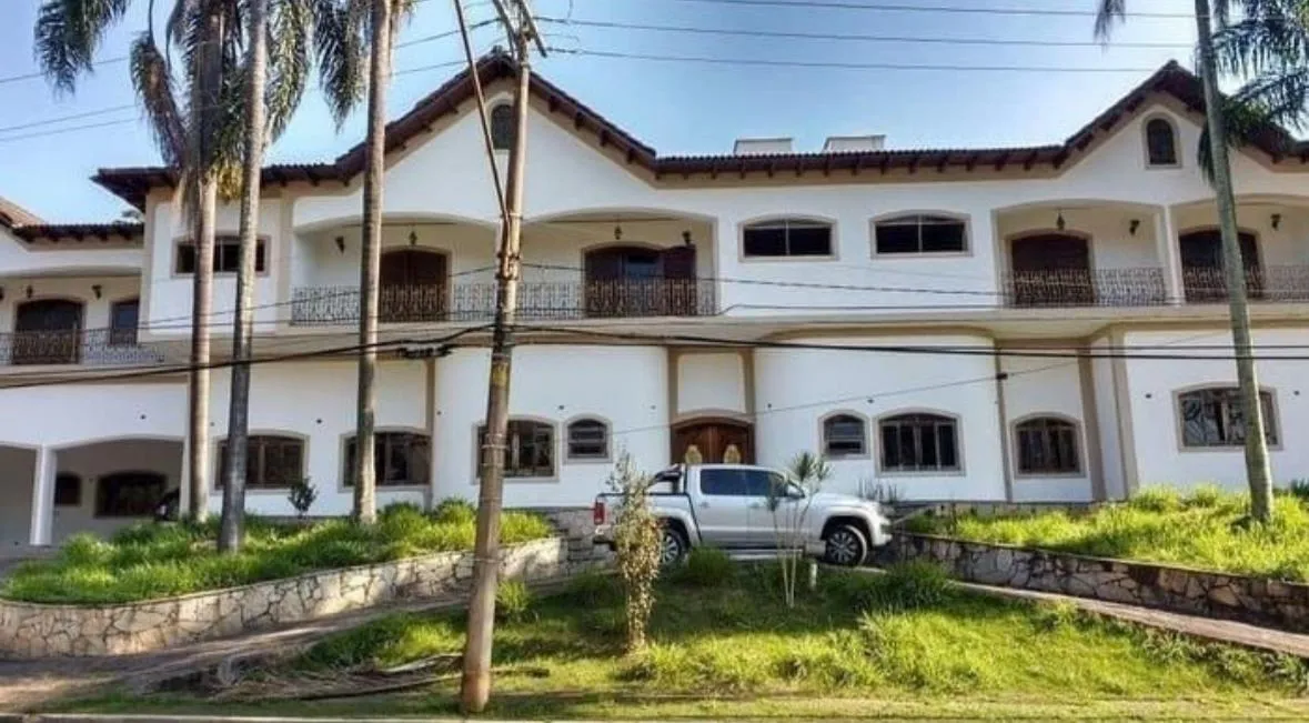 Imagem Casa à venda no Alphaville 01 em Barueri, 11 suítes, 1.800 m² construídos, terreno de 2.440 m² e frente ao clube