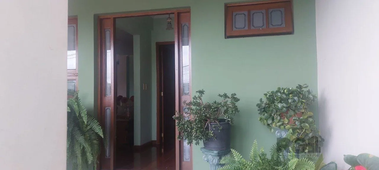 Imagem Casa 3 dormitórios à venda Medianeira Porto Alegre/RS