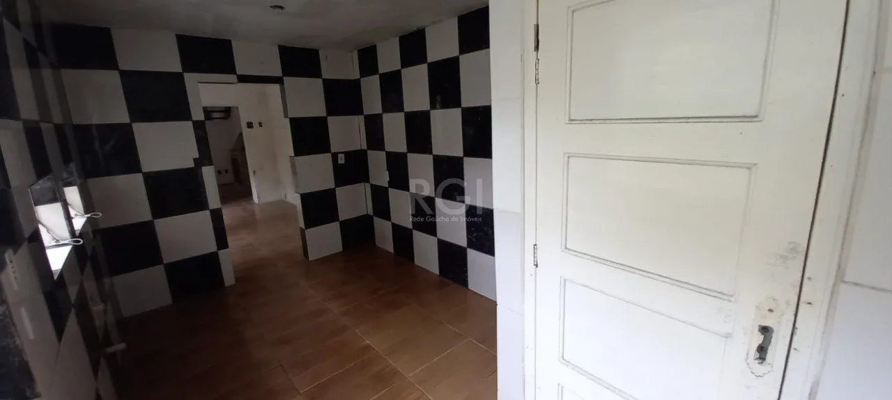 Imagem Sobrado para Venda - 110m², 4 dormitórios, sendo 1 suites, 2 vagas - Floresta