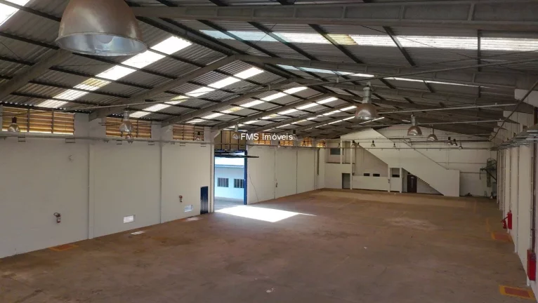 Imagem Galpão com pátio aberto cabine de 750kwas Comercial de Alto Padrão para Locação em Itatiba-SP - Distrito Industrial Alfredo Relo 3.857,85m².