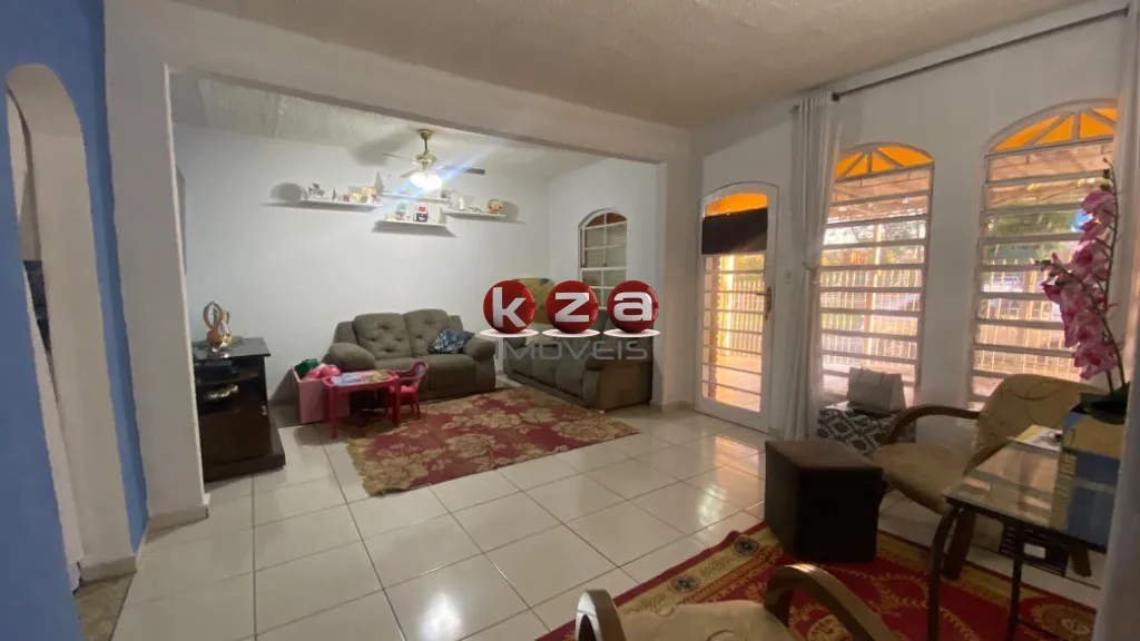 Imagem Imperdível oportunidade: Casa à venda em Valinhos-SP, bairro Jardim Santo Antônio! 2 quartos, 1 suíte, 1 sala, 3 banheiros, 3 vagas de garagem, 163 m².