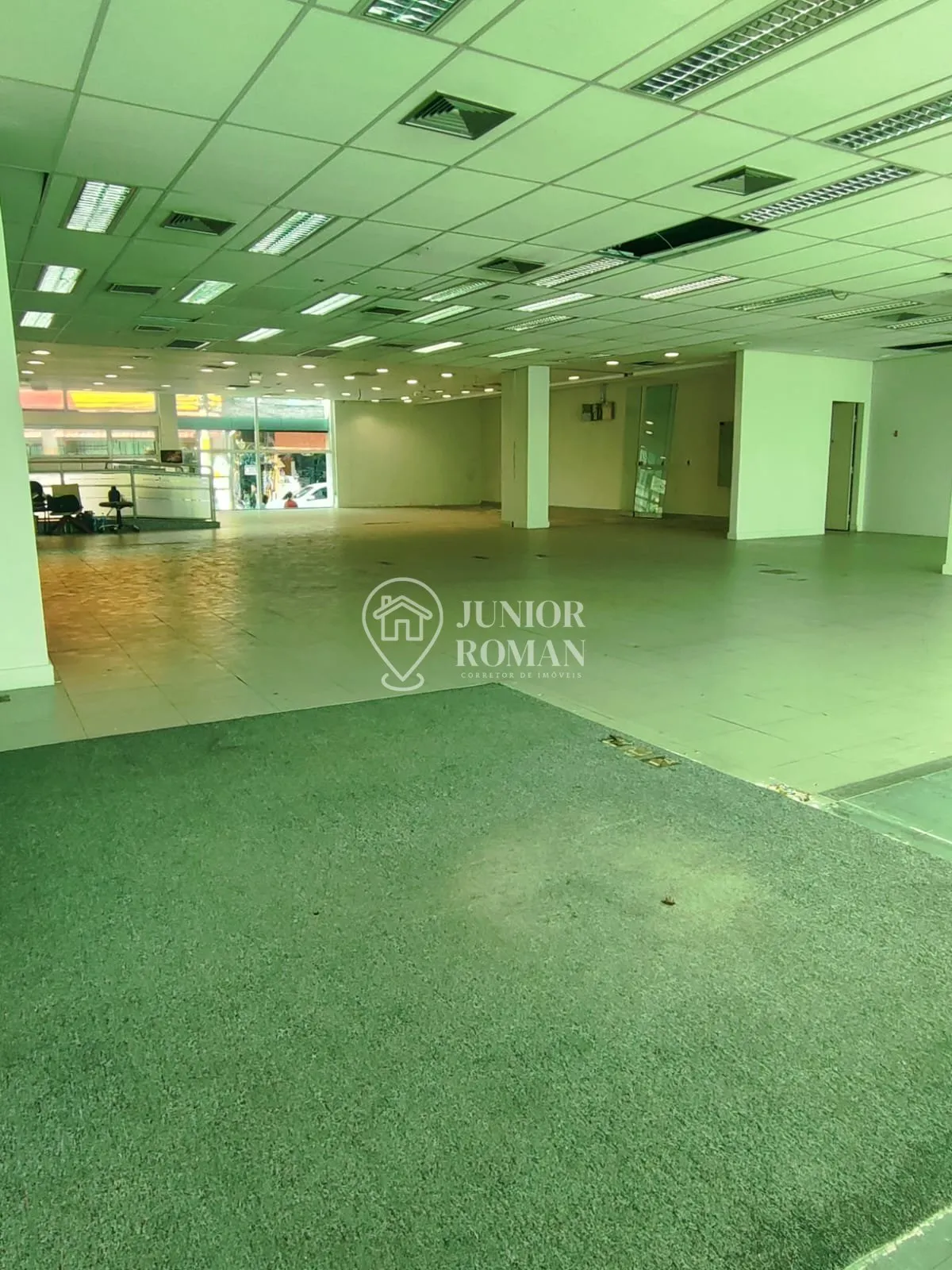 Imagem PRÉDIO COMERCIAL 2.579M² COM 35 VAGAS - EX AGÊNCIA BANCÁRIA EM SBC