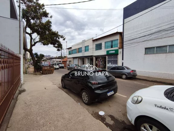 Imagem Casa com 3 dormitórios para alugar, 120 m² por R$ 4.000,00/mês - Centro - Igarapé/MG