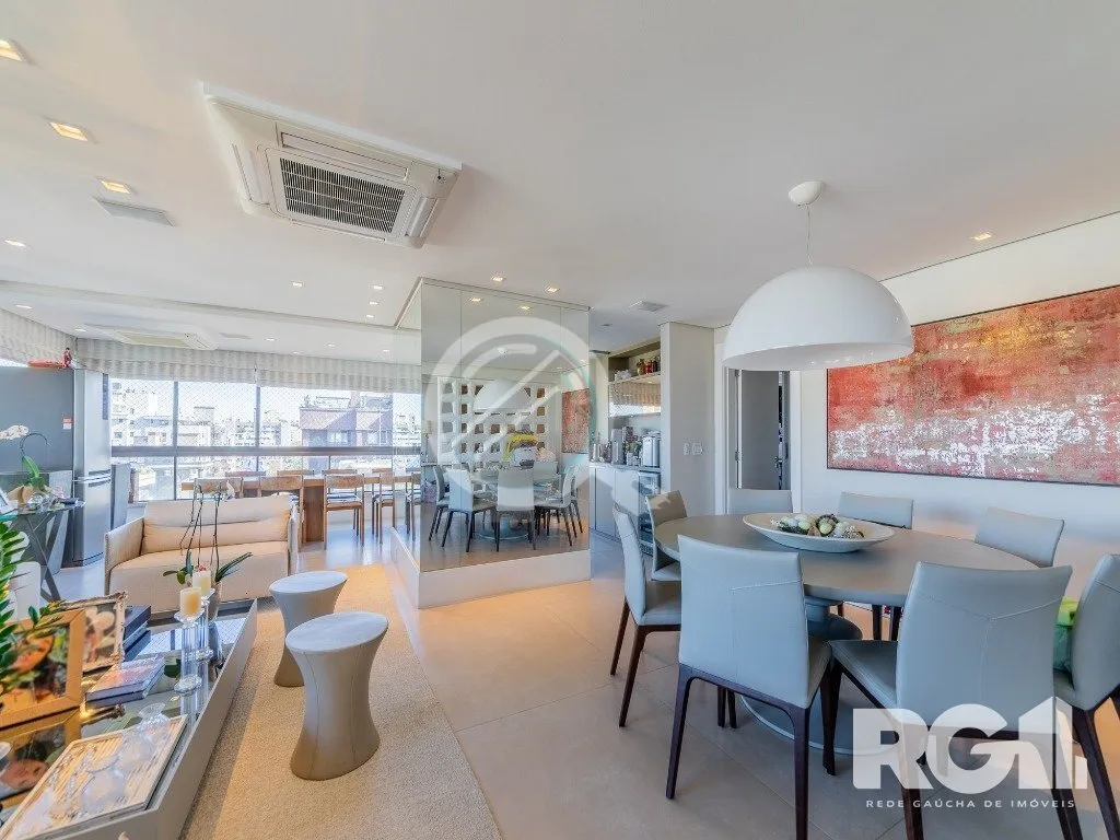 Imagem EXCLUSIVIDADE. Belíssimo apartamento com 245 m², mobiliado, com 3 suítes no bairro Moinhos de Ven...