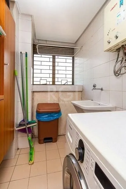 Imagem Apartamento para Venda - 43m², semi mobiliado, 1 dormitório, churrasqueira e 1 vaga de garagem no bairro Partenon