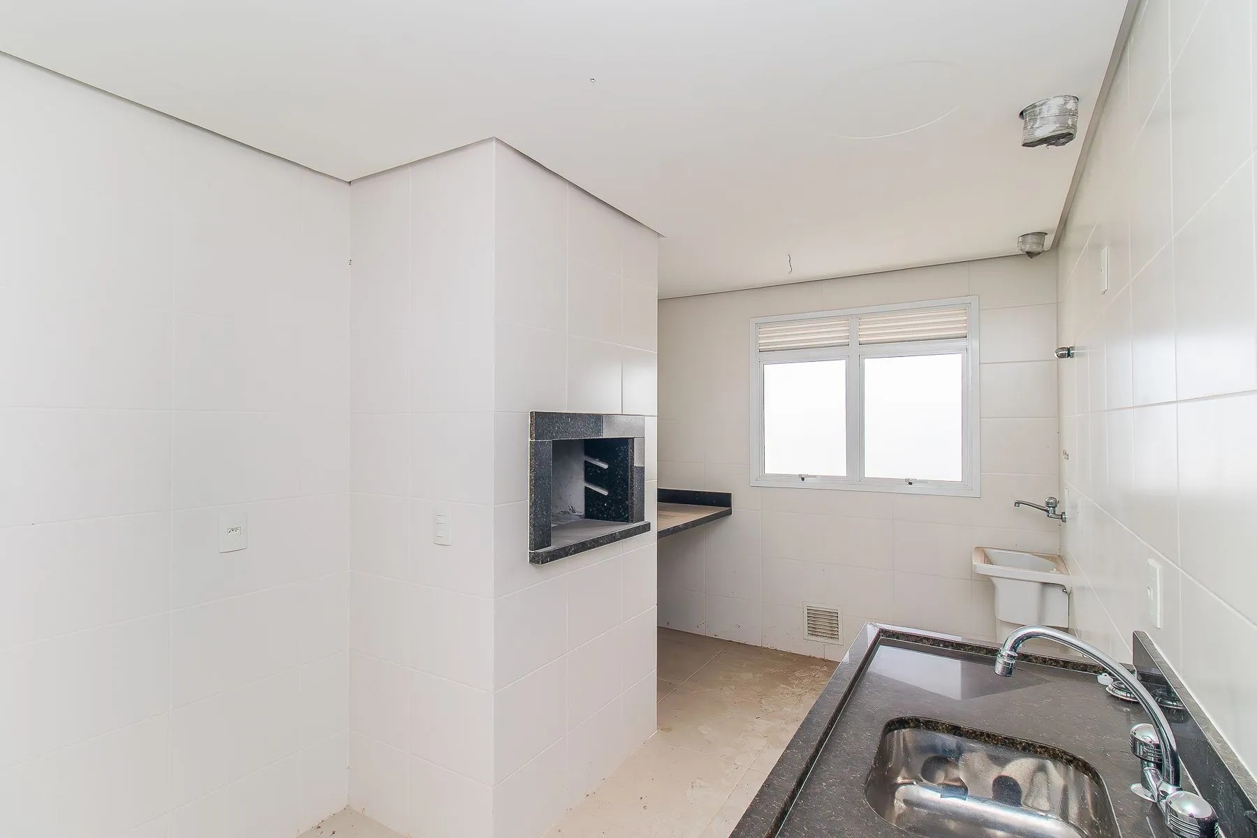 Imagem APARTAMENTO COBERTURA - 2 DORMS - 2 VAGAS - 166,21 m² - TRISTEZA