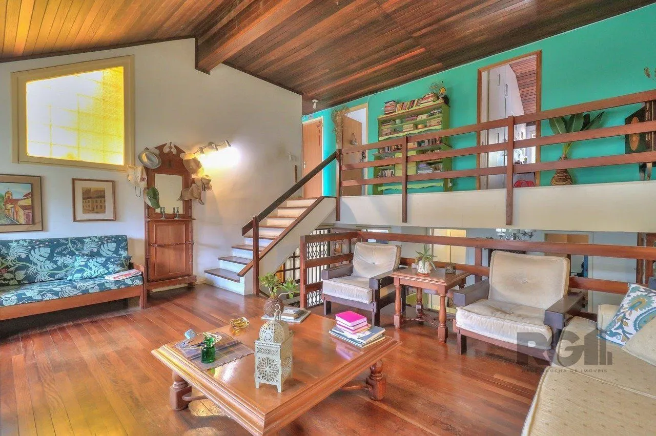 Imagem Casa a venda composta de 4 dormitórios no bairro Jardim Isabel em Porto Alegre