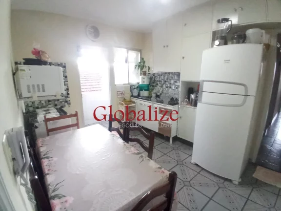 Imagem Apartamento à Venda, em prédio de 3 andares R$320.000,00, 2 dormitórios na Vila Mathias em Santos SP