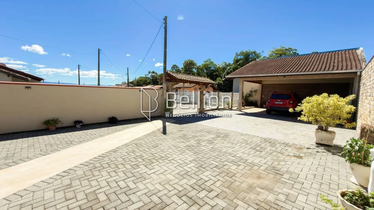 Imagem Sobrado com 3 quartos, 444m² de terreno e piscina na Estrada das Areias em Indaial