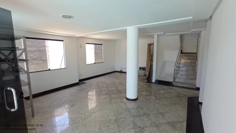 Imagem Casa de Luxo à Venda em Buraquinho, Lauro de Freitas-BA: 4 Quartos, 3 Suítes, 3 Salas, 2 Banheiros, 13 Vagas, 350m²!