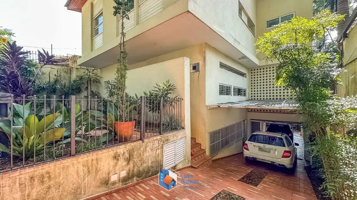 Imagem Casa para venda em Pacaembu com 5 quartos, sendo 1 suíte, 318m²