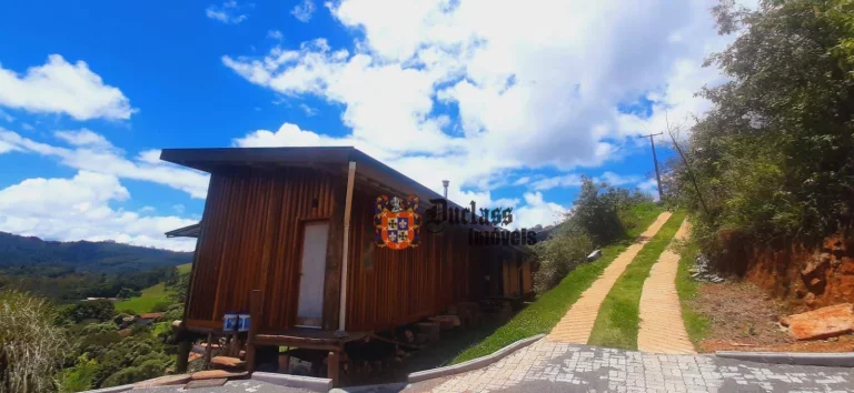 Imagem Chácara com 4 dormitórios à venda, 1500 m² por R$ 650.000,00 - Bom Jardim - Camanducaia/MG