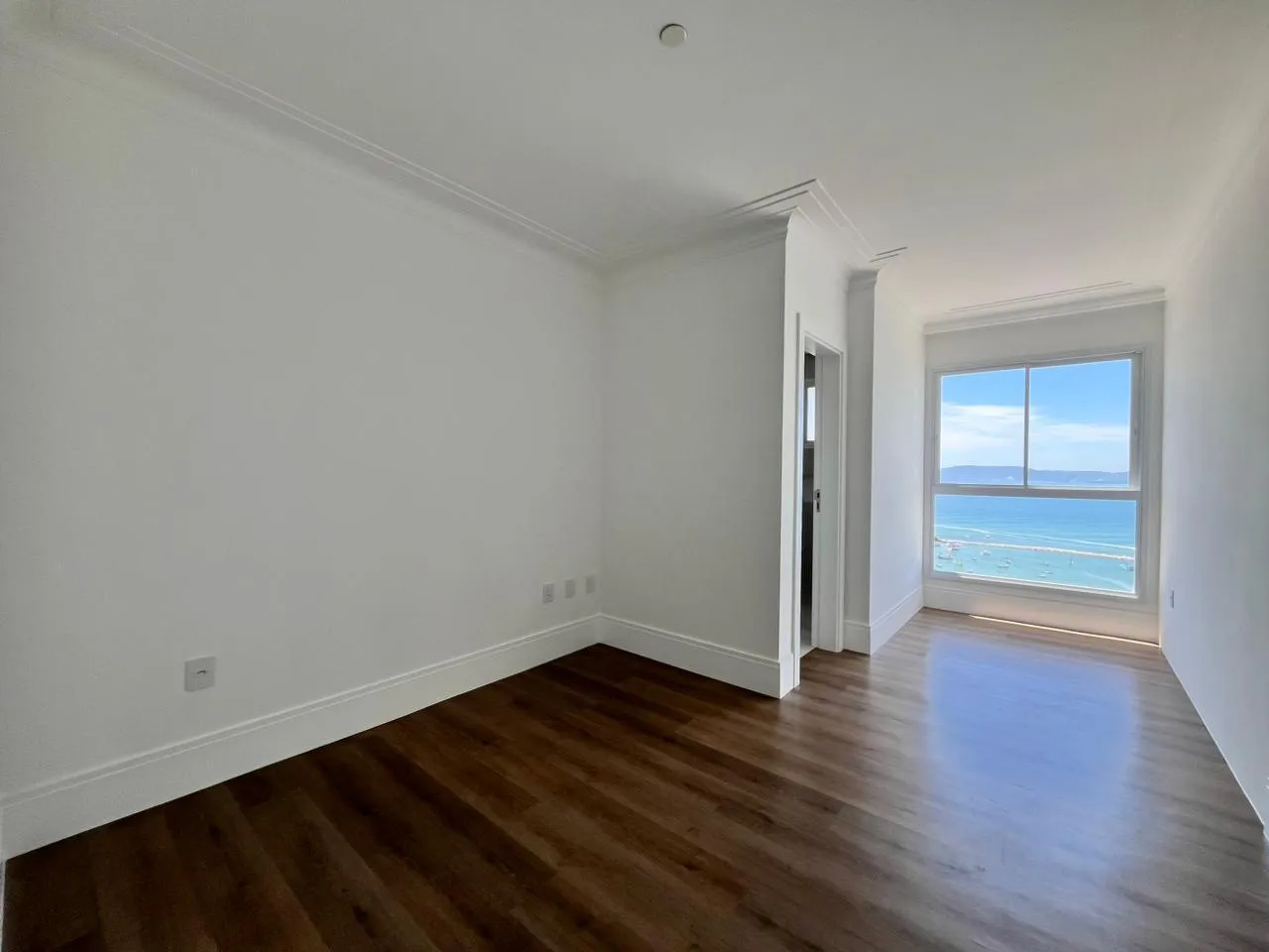 Imagem Apartamento com vista para o mar à venda com 190m2 por R$ 4.048.000,00