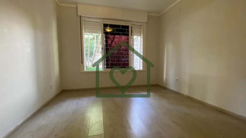 Imagem Apartamento de 3 dormitórios na Santos Neto - Petrópolis! 
Amplo, desocupado, são 128,00m2 de ár...