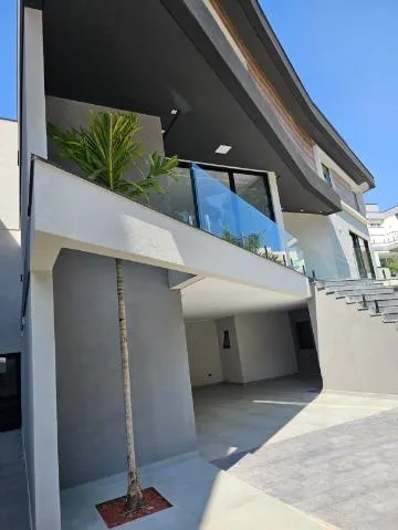 Imagem VENDA DE CASA NO CONDOMÍNIO REAL PARK, EM ARUJÁ/SP, 373m² com 4 suítes amplas, espaço gourmet, piscina e garagem coberta. CONSULTE-NOS.