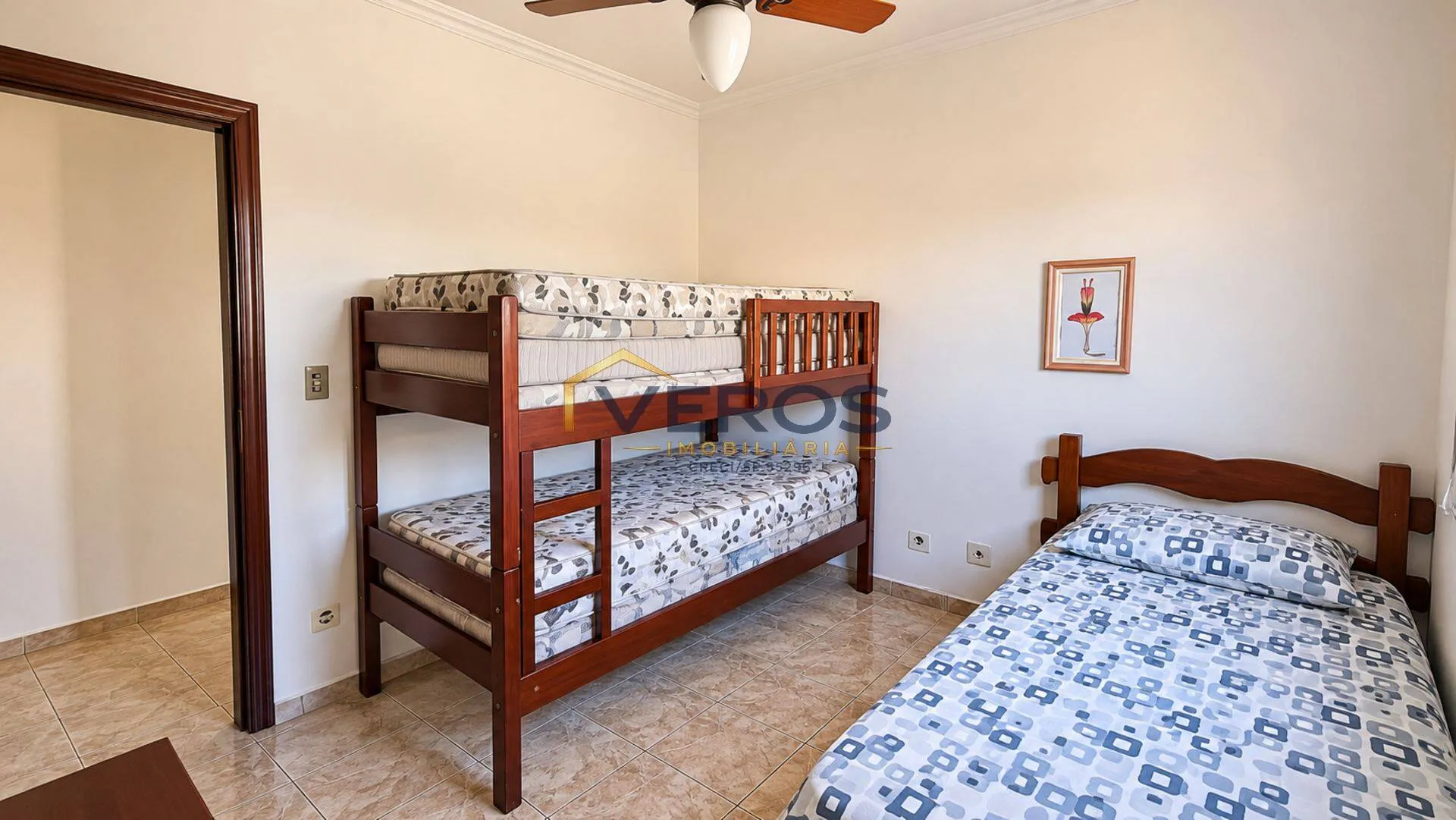 Imagem Apartamento a venda com 3 quartos a 300m da praia Martim de Sá em Caraguá
