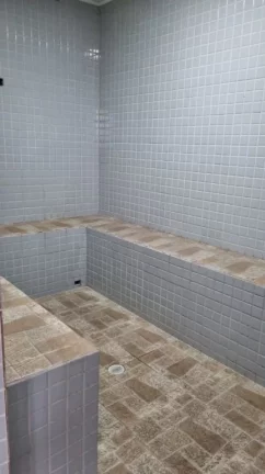 Imagem Este apartamento com 2 Dormitorios, oferece uma área de lazer completa, com piscina para adultos e crianças, garantindo diversão para toda a família, á venda na Imobiliaria Consulte Imoveis.