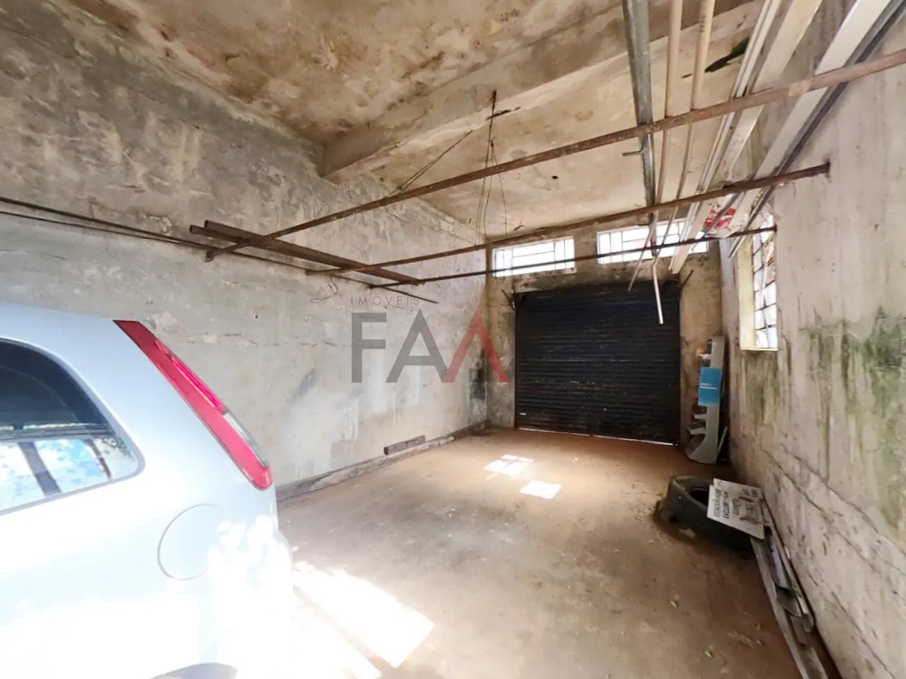 Imagem Sala Comercial no centro com amplo estacionamento próximo a Saldanha Marinho