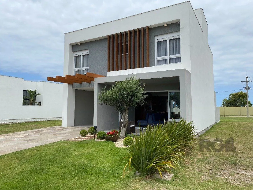 Imagem Casa de Condomínio em Atlântida Sul