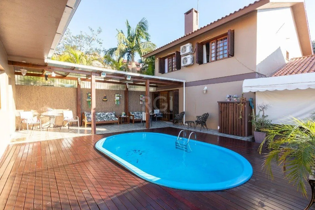 Imagem Casa a venda com piscina, 4 quartos, sendo 1 suite, 3 vagas