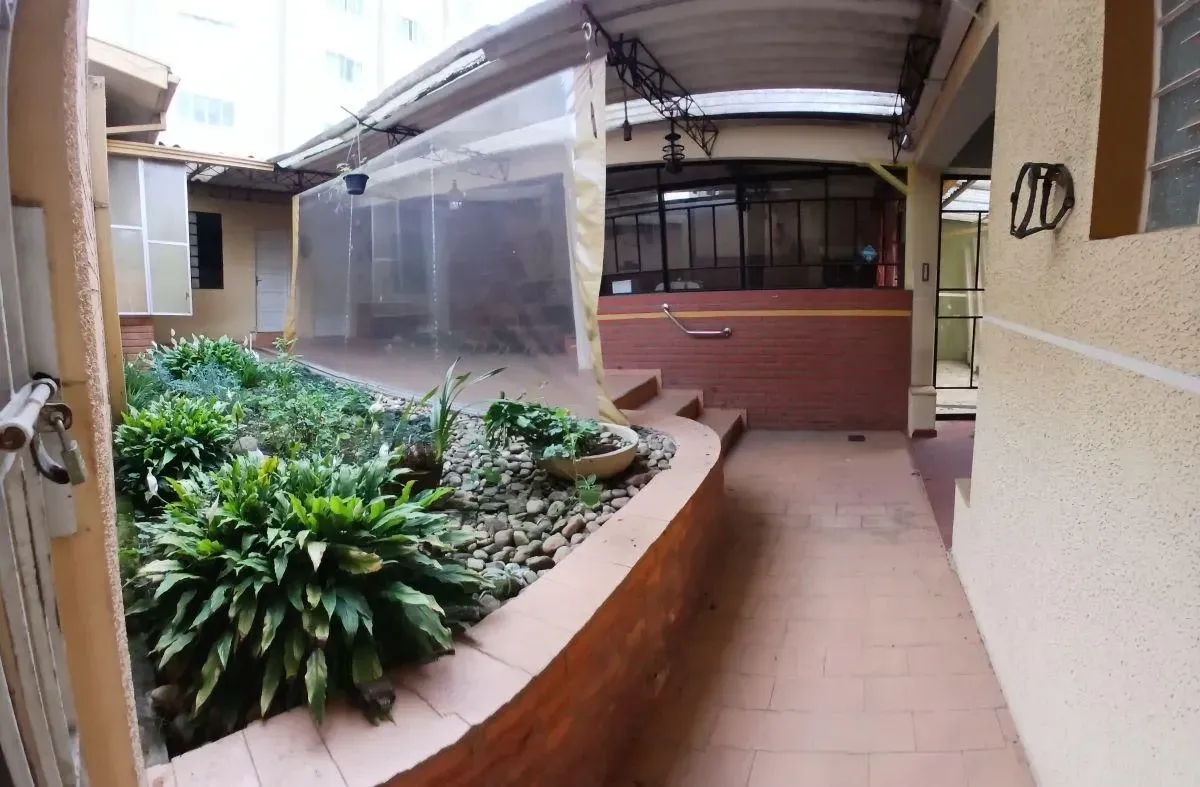 Imagem Casa com 4 Quartos à Venda, 276 m² em Juvevê - Curitiba