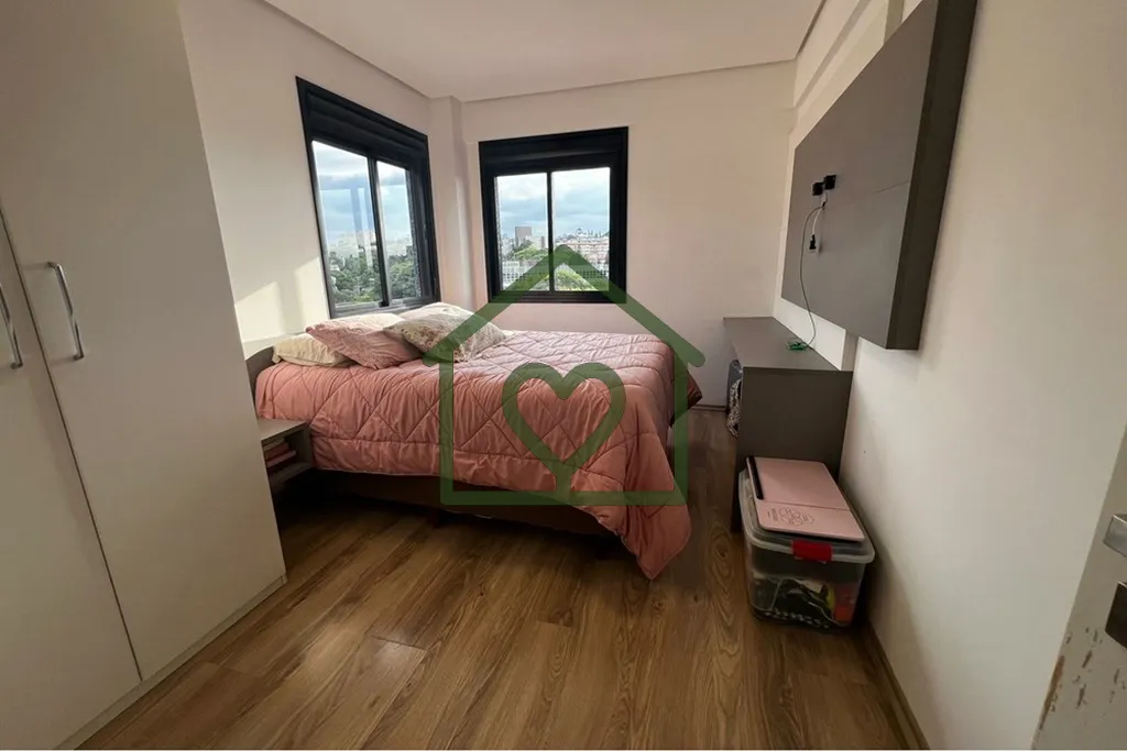 Imagem Descubra o charme e a conveniência deste aconchegante apartamento situado no coração de Porto Ale...