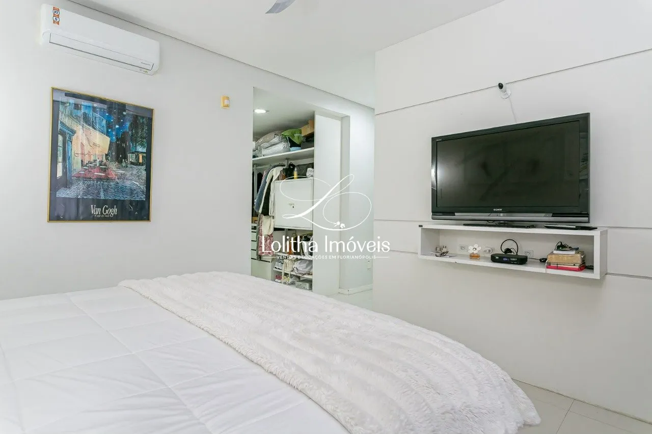 Imagem CASA COM 3 SUíTES À VENDA EM JURERÊ - FLORIANÓPOLIS/SC