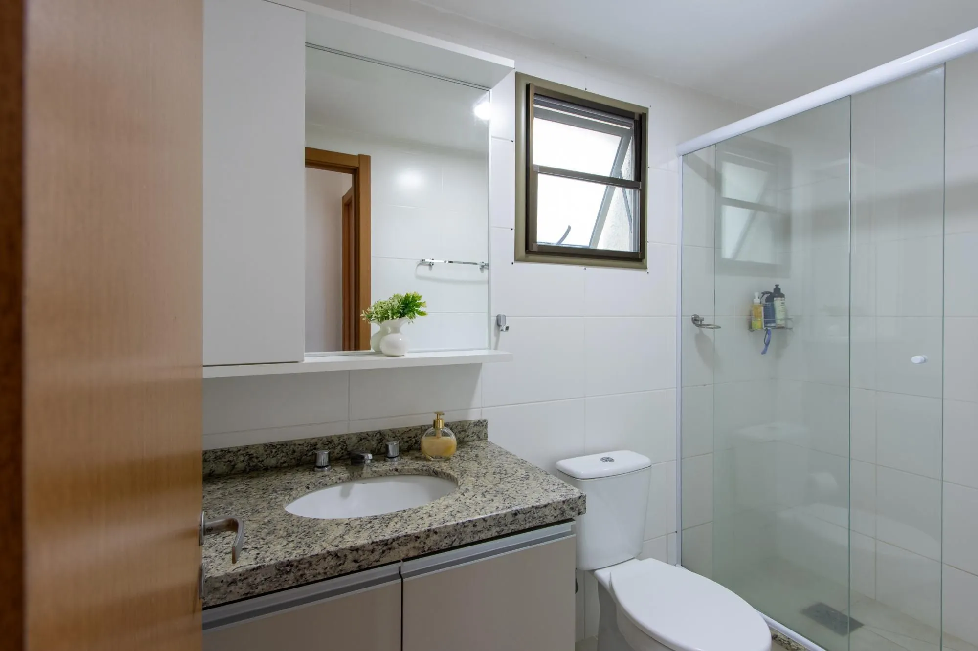 Imagem Apartamento 3 Dormitórios com Suíte | Sol da Manhã ️ | Churrasqueira | Vista para o Guaíba